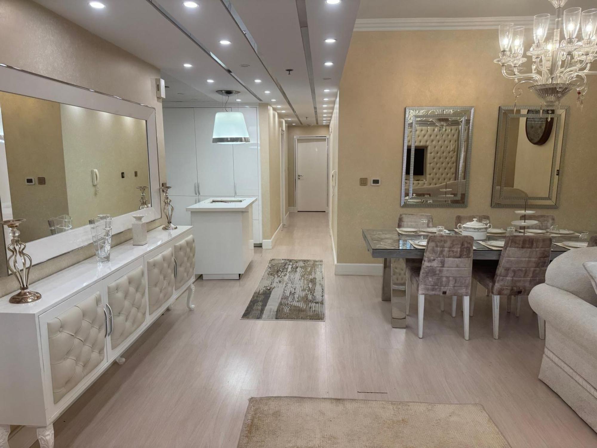 Royal Residences 2 Homestay