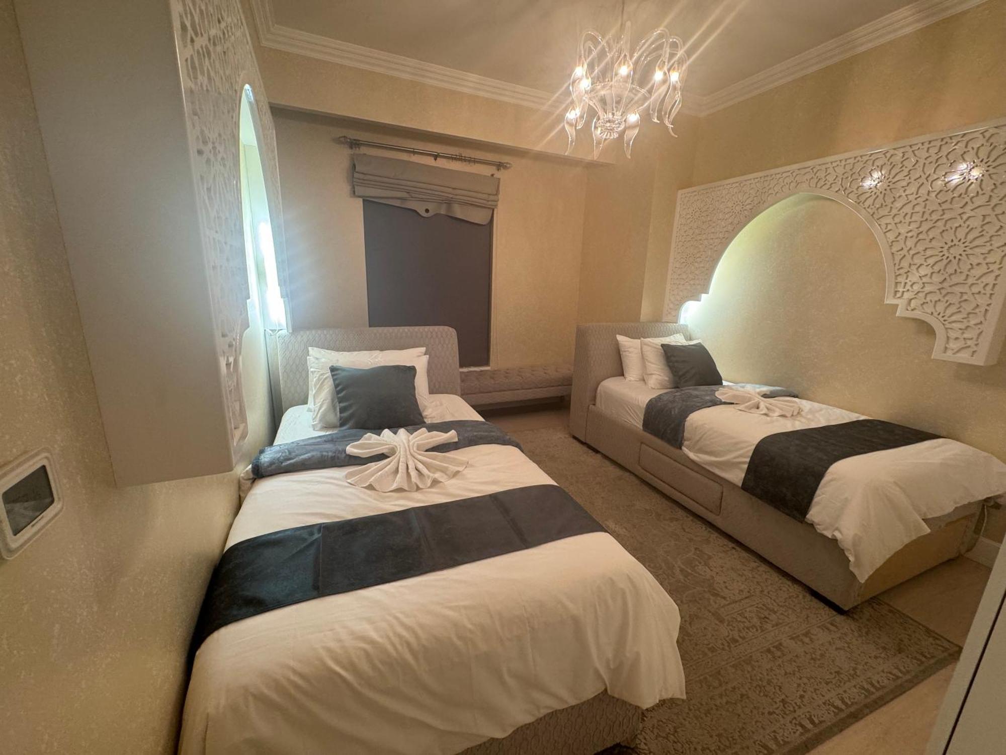Royal Residences 2 Homestay Dubai
