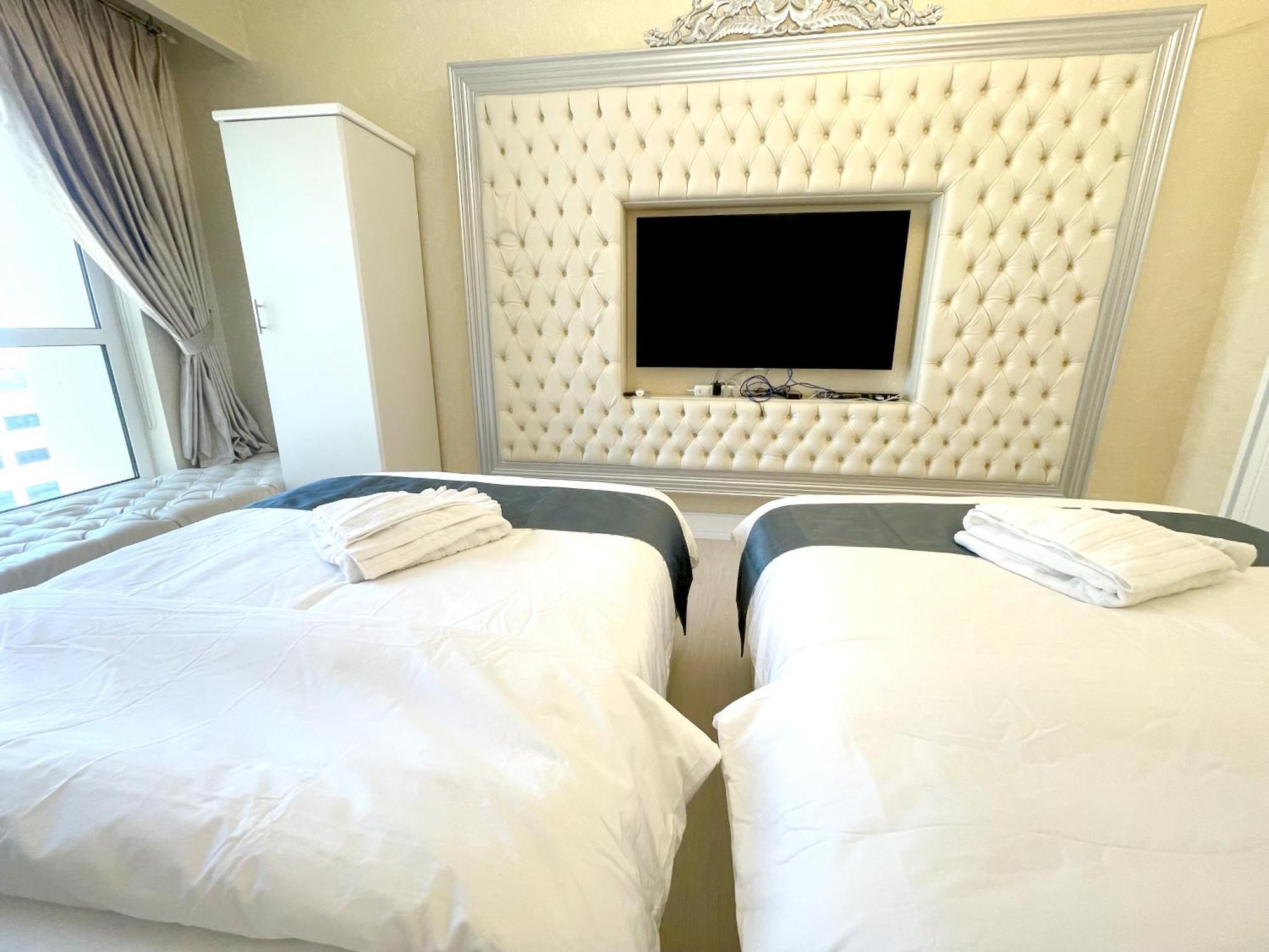 Royal Residences 2 Homestay Dubai